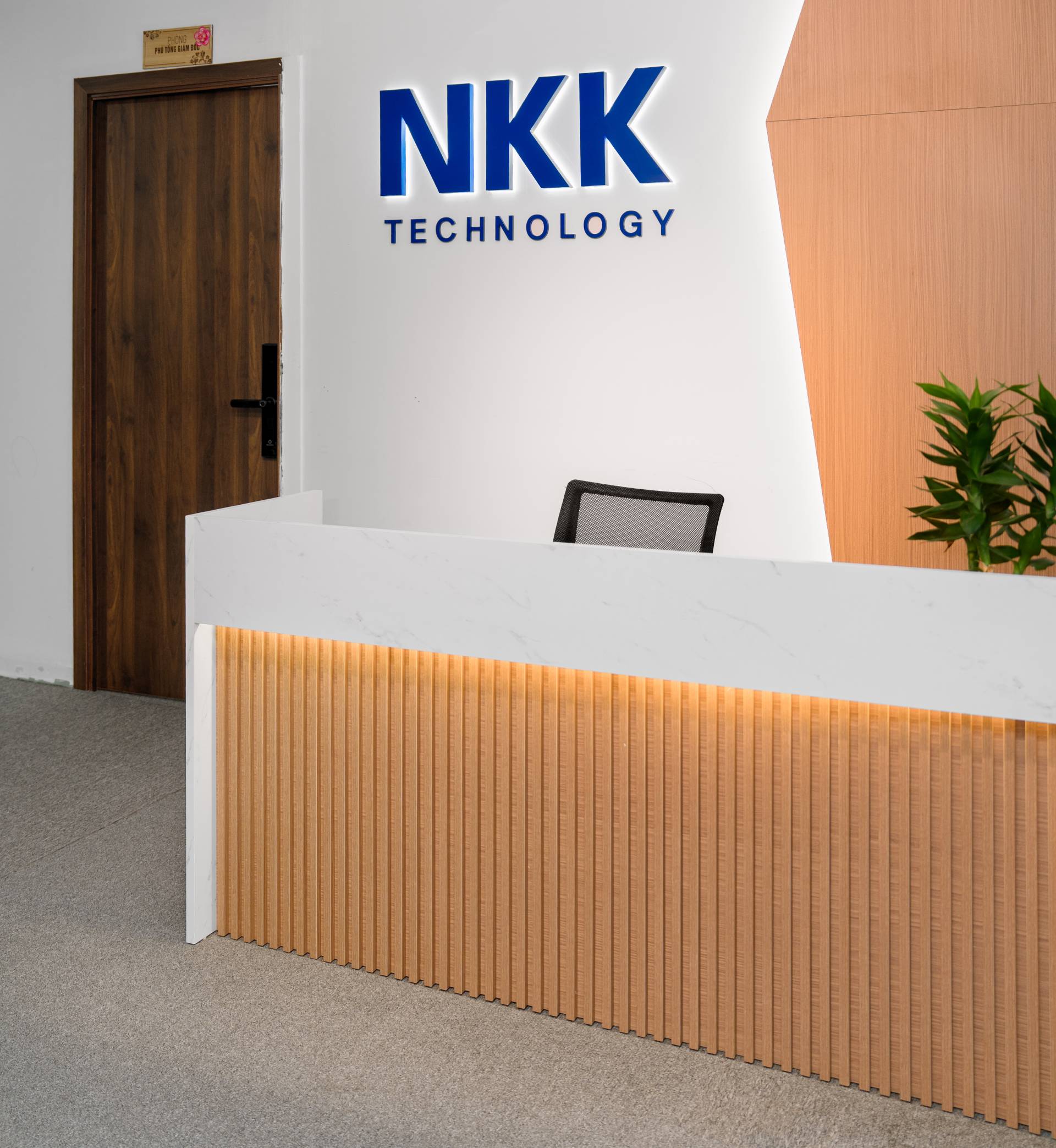 Home 169 nkktech global image scroll 80