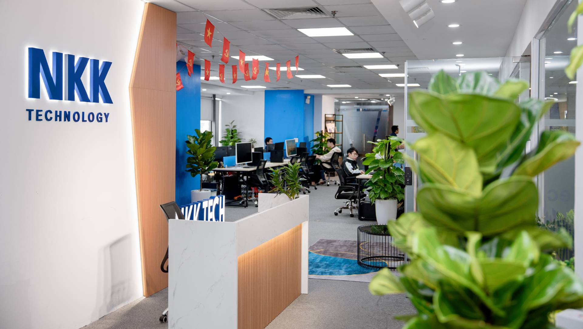 Home 170 nkktech global image scroll 81